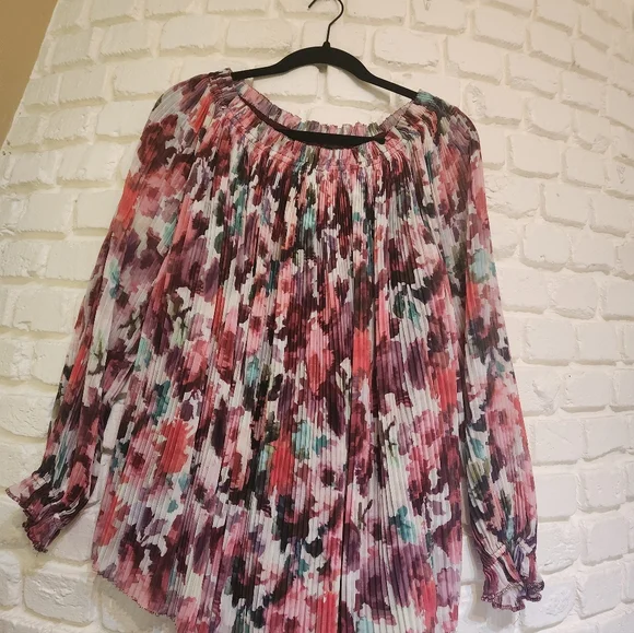 St.John Burgundy Floral Pleated Women's Top Long Sleeve - Multicolor Sz L - Picture 10 of 10